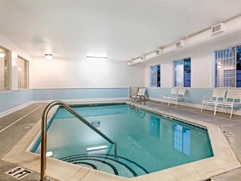 Super 8 By Wyndham Salisbury Hotell Eksteriør bilde