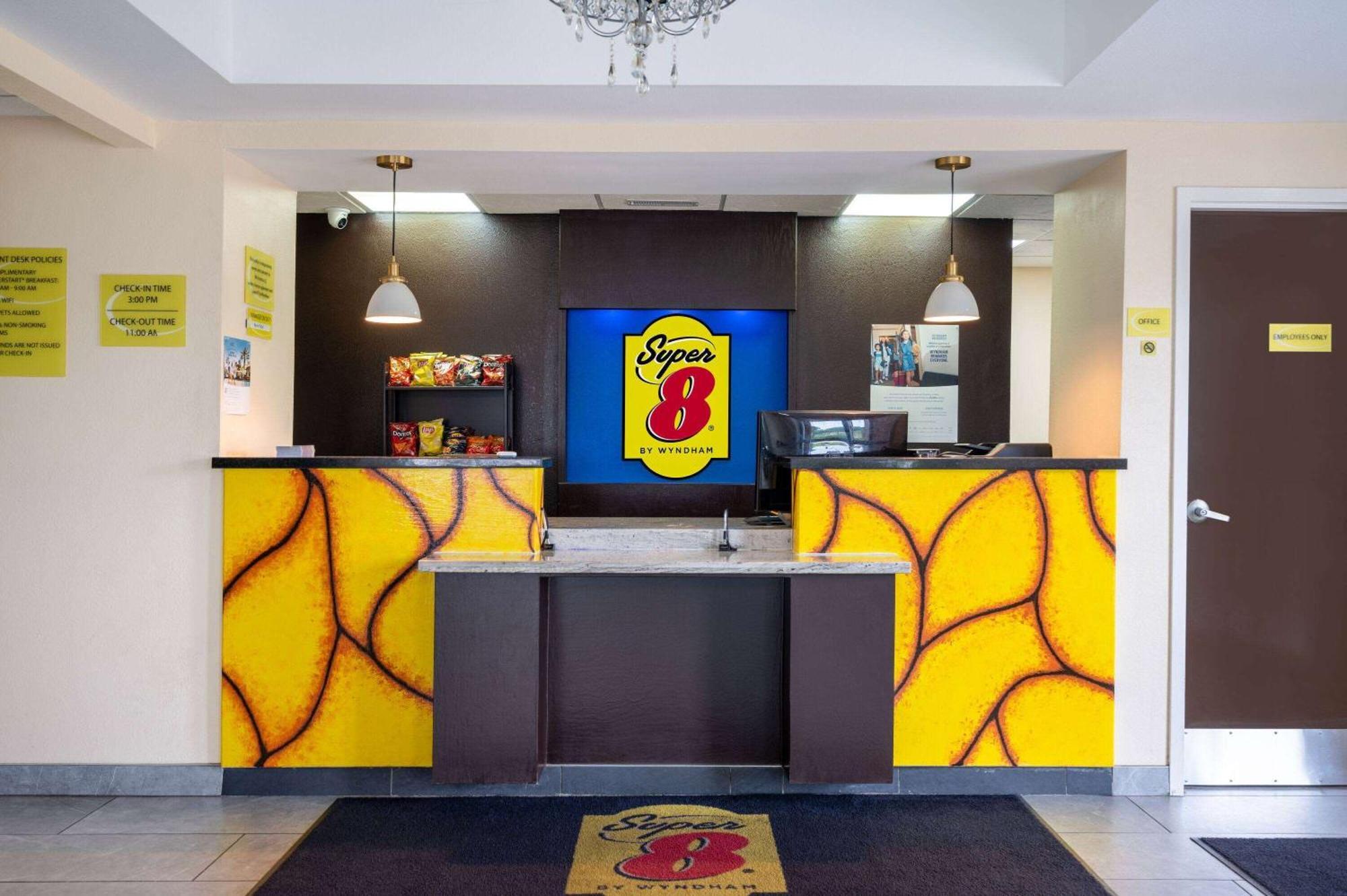 Super 8 By Wyndham Salisbury Hotell Eksteriør bilde